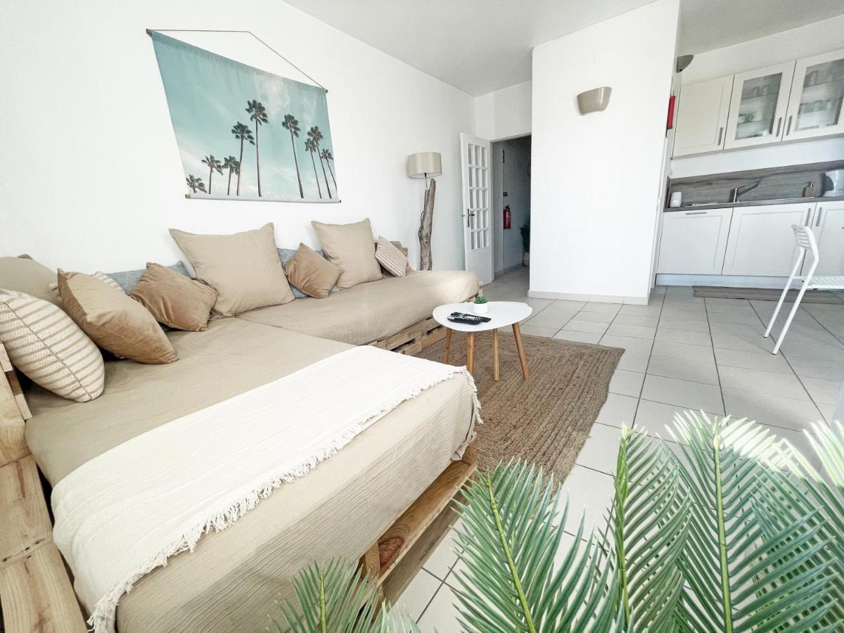 Beachfront Oura - 100m Beach, Seaview, Garage, 300m Strip Apartamento Albufeira