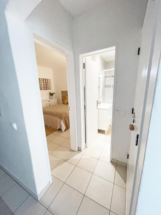 Apartamento Beachfront Oura - 100m Beach, Seaview, Garage, 300m Strip