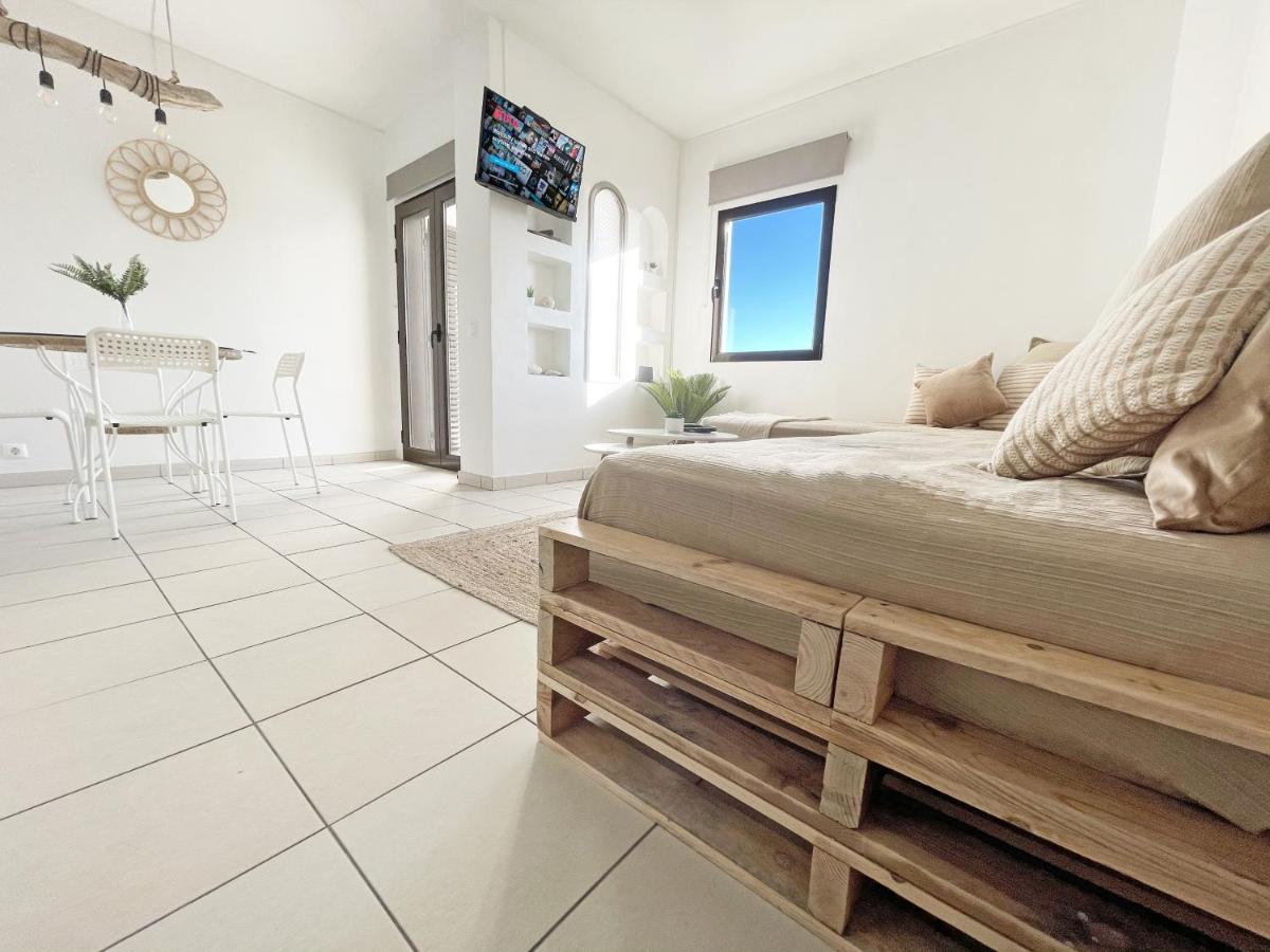 Apartamento Beachfront Oura - 100m Beach, Seaview, Garage, 300m Strip